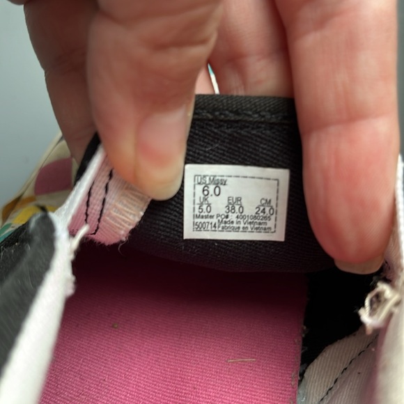 Colorful vans - Picture 5 of 5